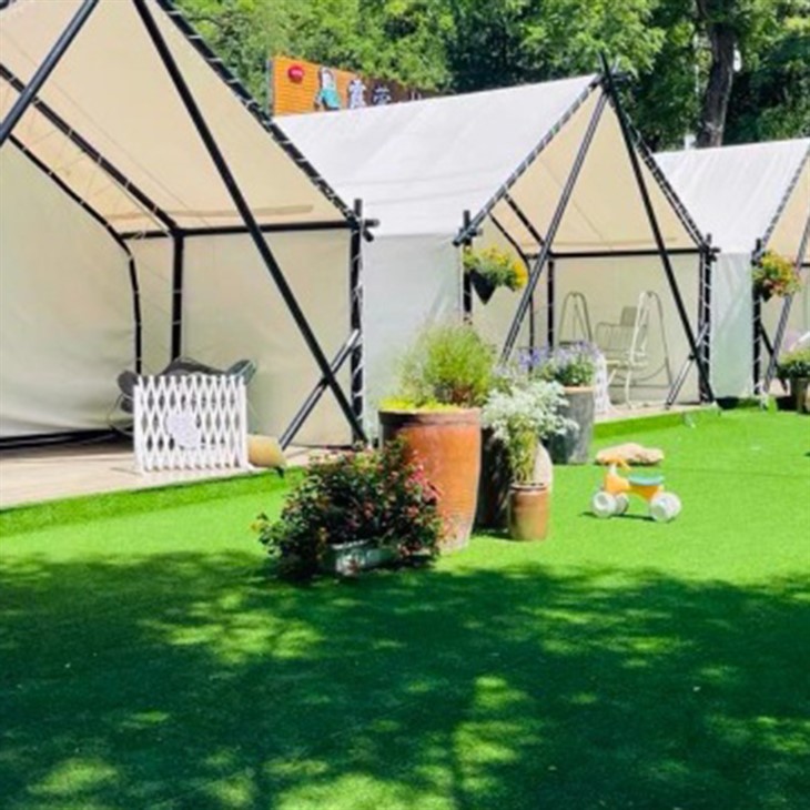 Αίθριο πράσινο χλοοτάπητα